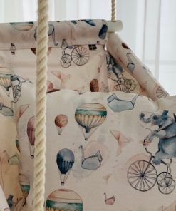 Babygunga Cirkus med cyklande elefanter, origami-svanar och vackra luftballonger som flyger runt